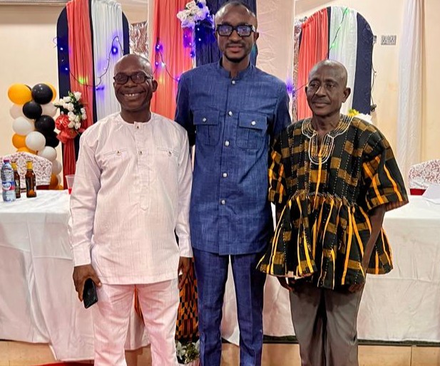 THE COLLEGE HONOURS TWO DISTINGUISHED RETIREES AT STAFF DURBAR/SEND OFF PARTY